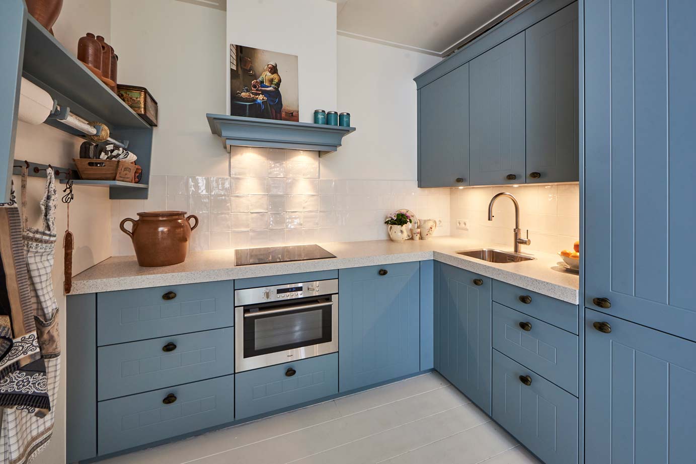 Landelijke blauwe keuken Krabbendijke, hoekopstelling