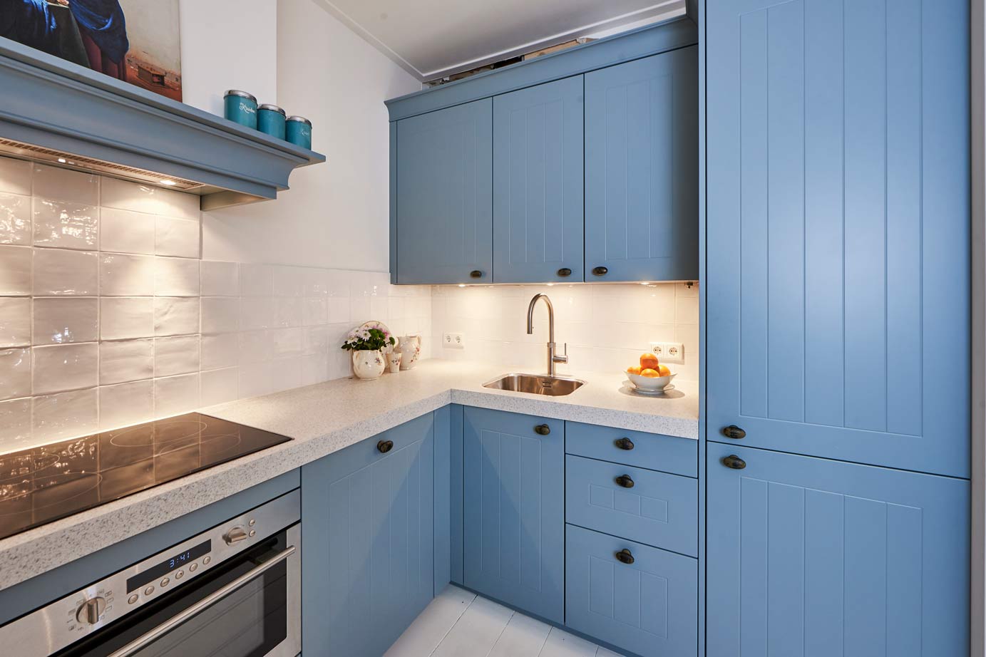 Landelijke blauwe keuken Krabbendijke, bovenkasten