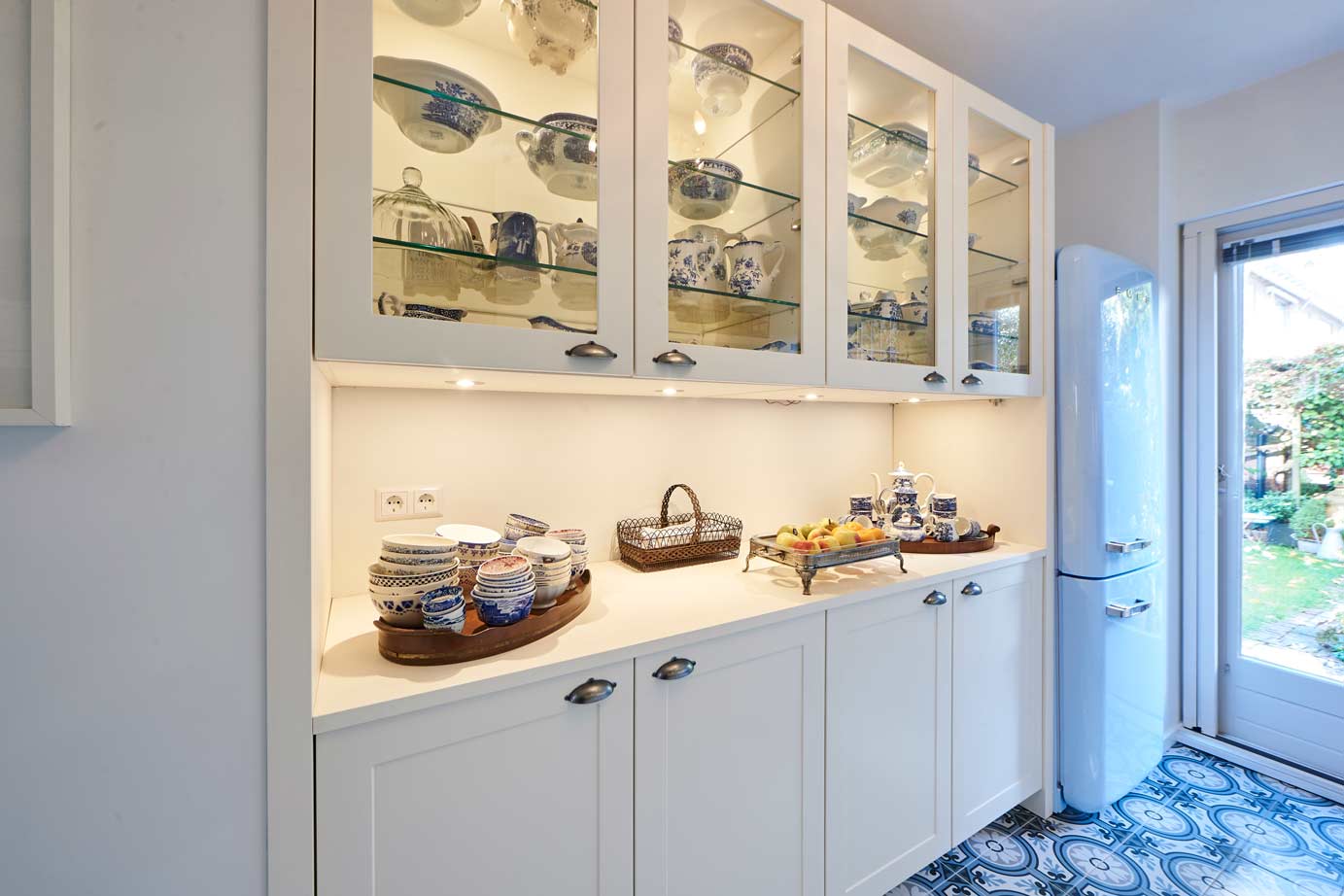 Landelijke keuken Haarlem met vitrinekasten