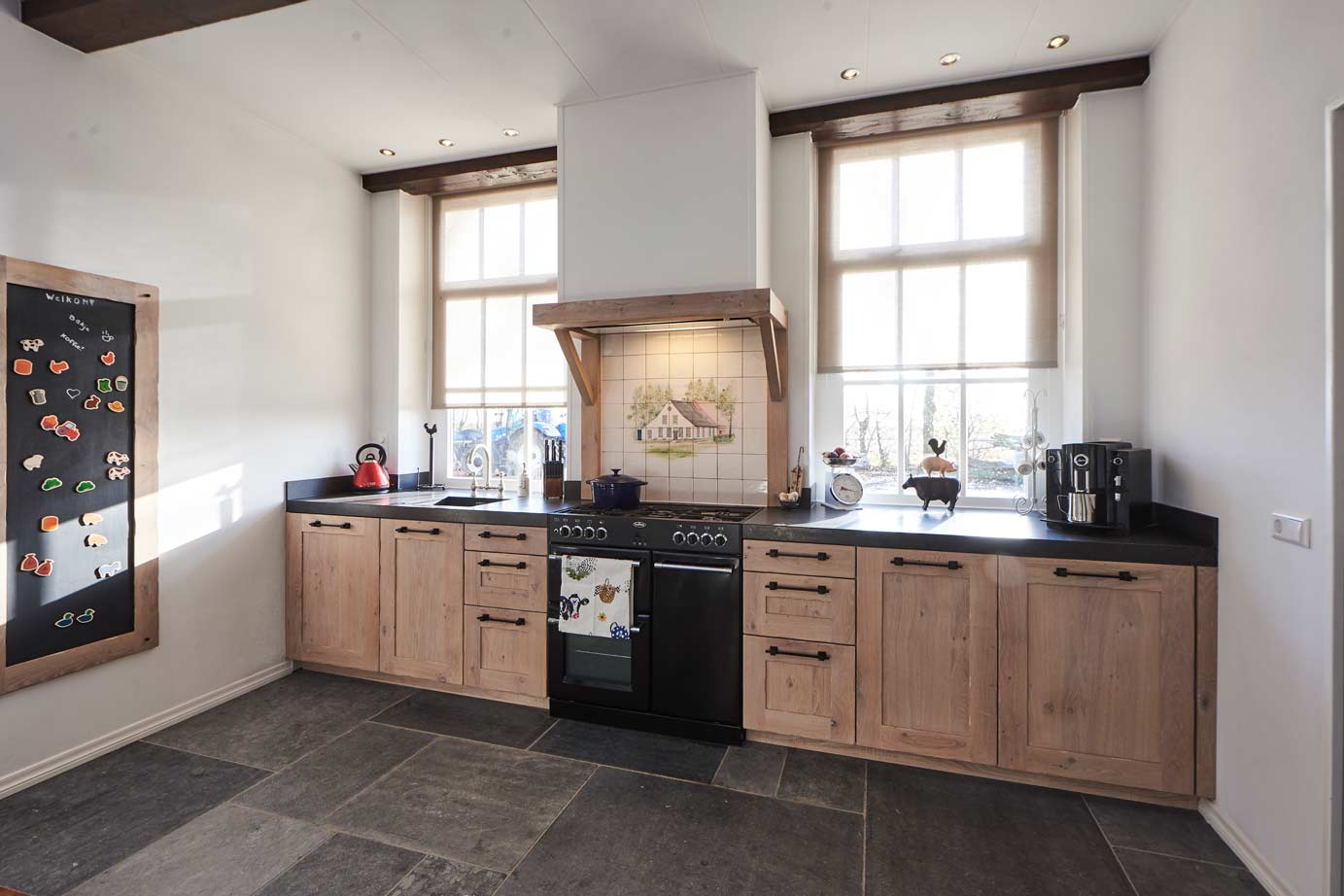 Houten handgemaakte keuken Zeeland in landelijke stijl