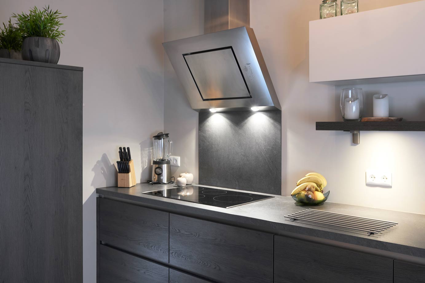 Greeploze rechte keuken, wandafzuiger