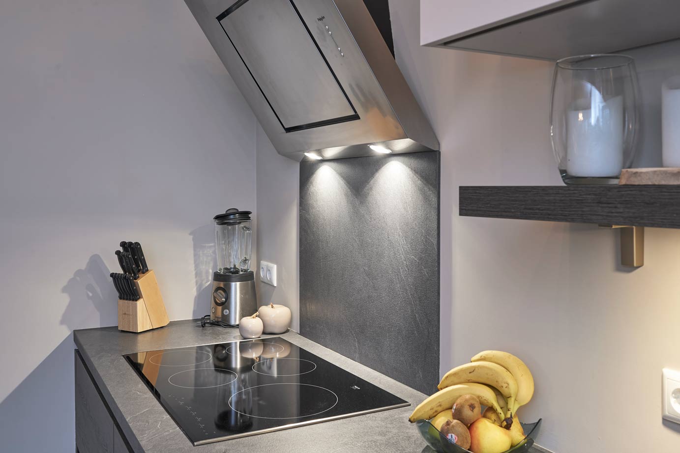 Greeploze rechte keuken, wandafzuiger