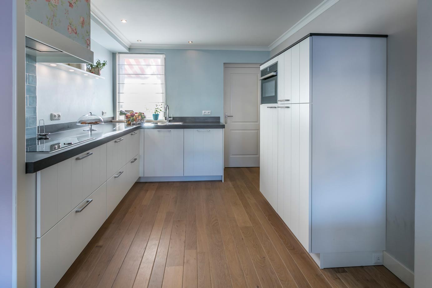 Landelijke keuken, kastenwand