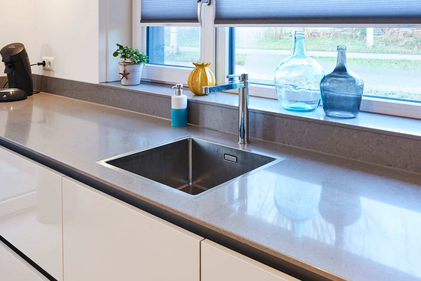 Moderne keuken, enkele spoelbak