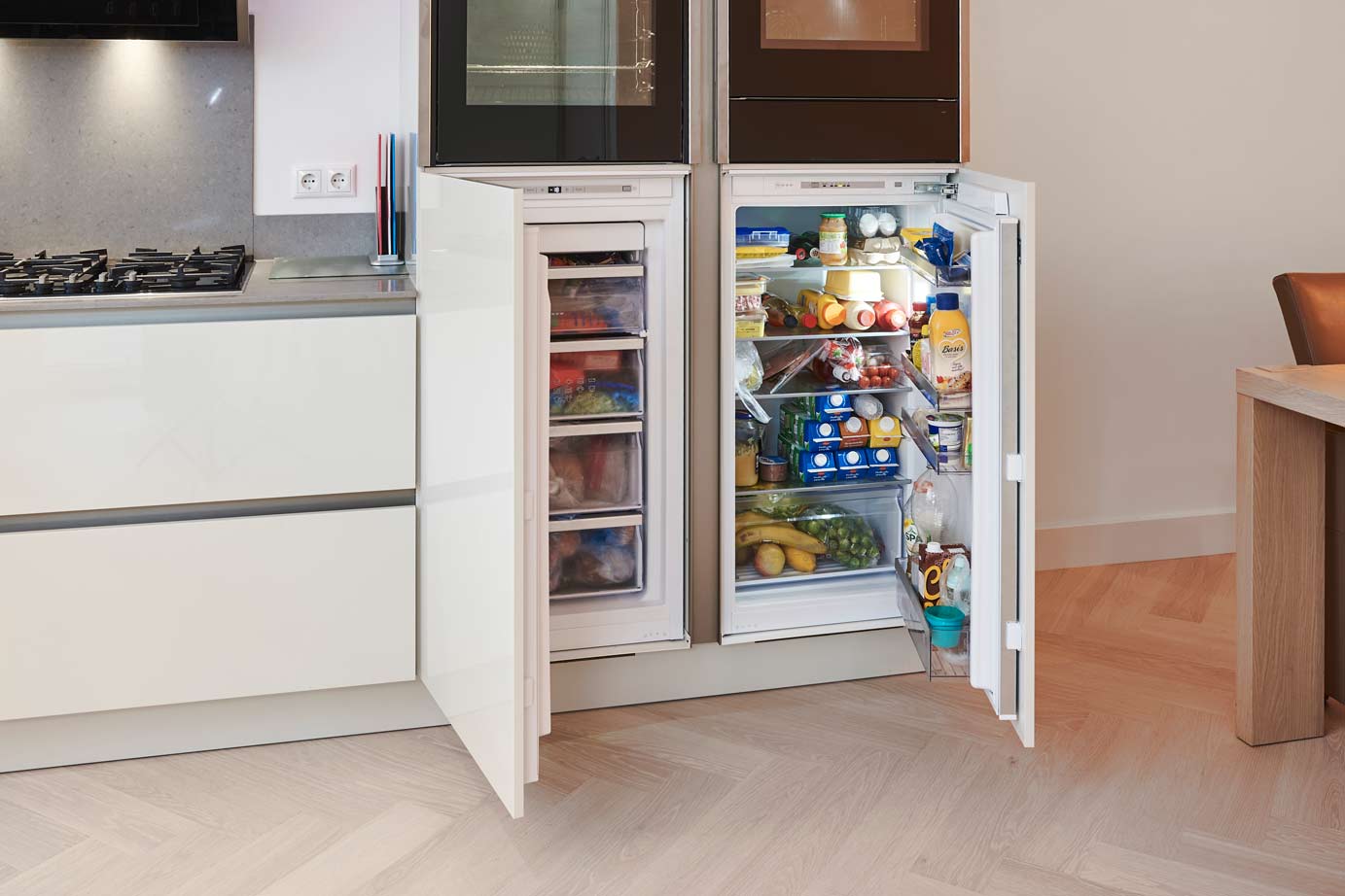 Moderne keuken, koeler en vriezer