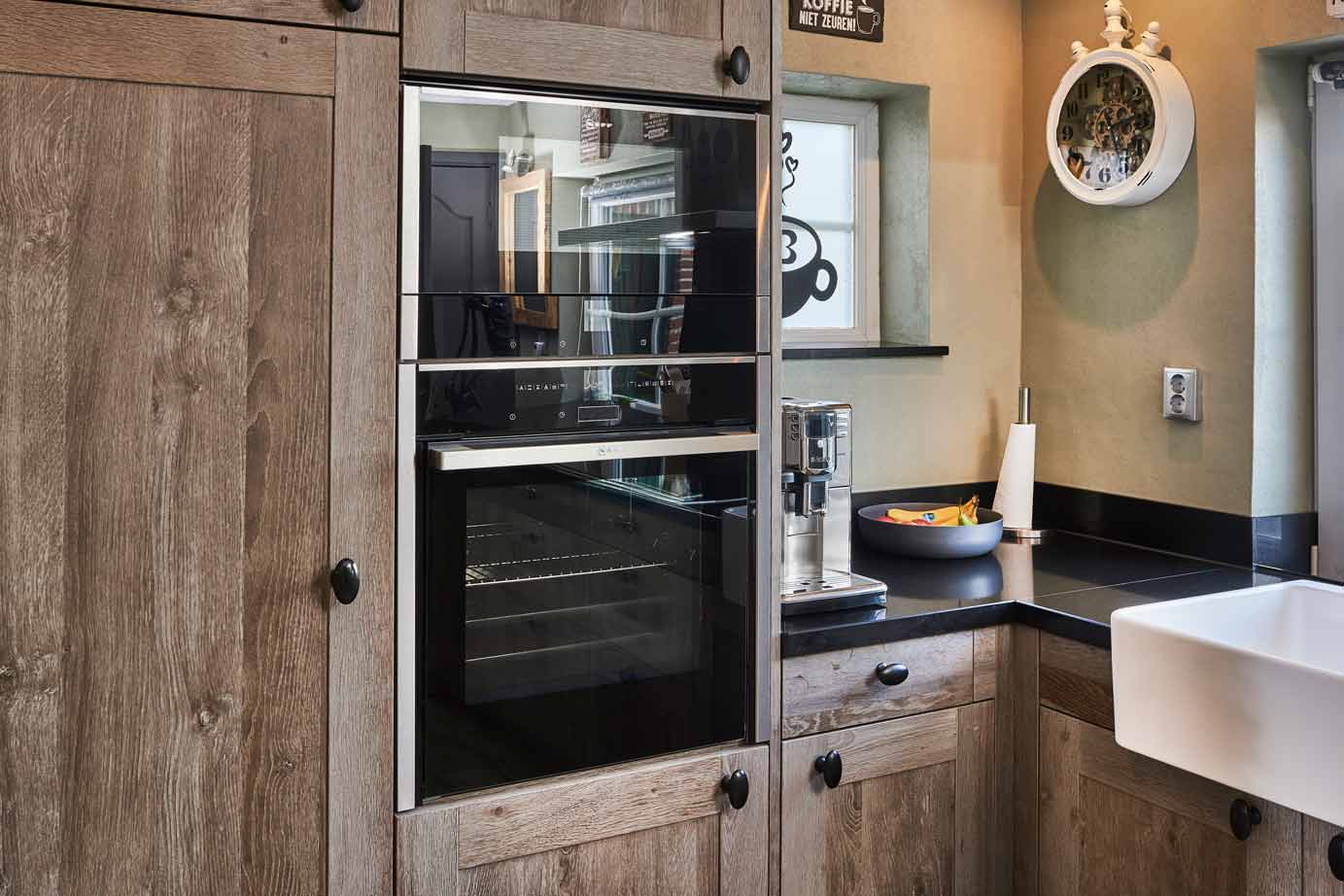 Houten keuken, stoomoven