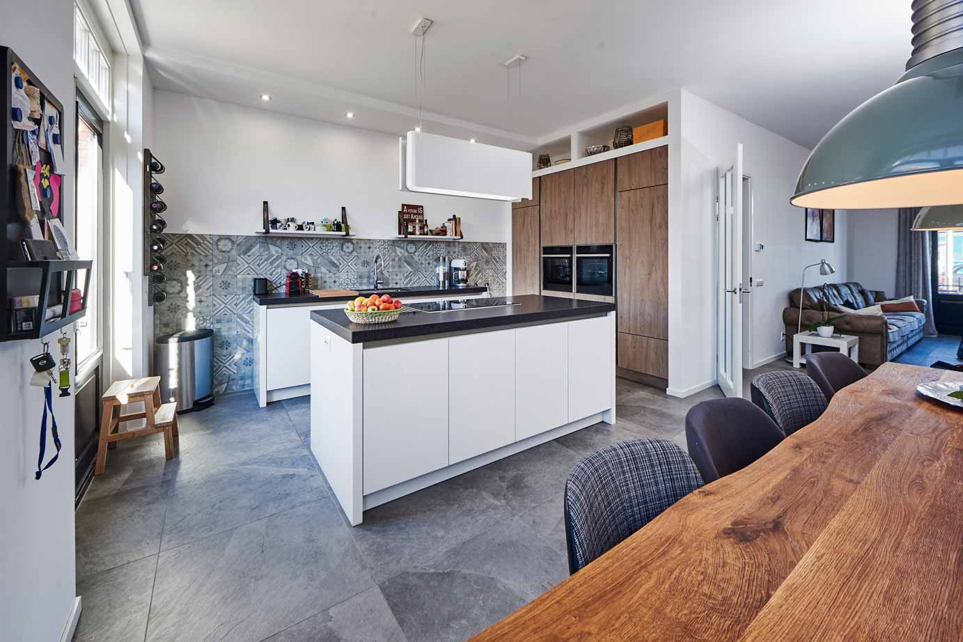 Moderne keuken met eiland