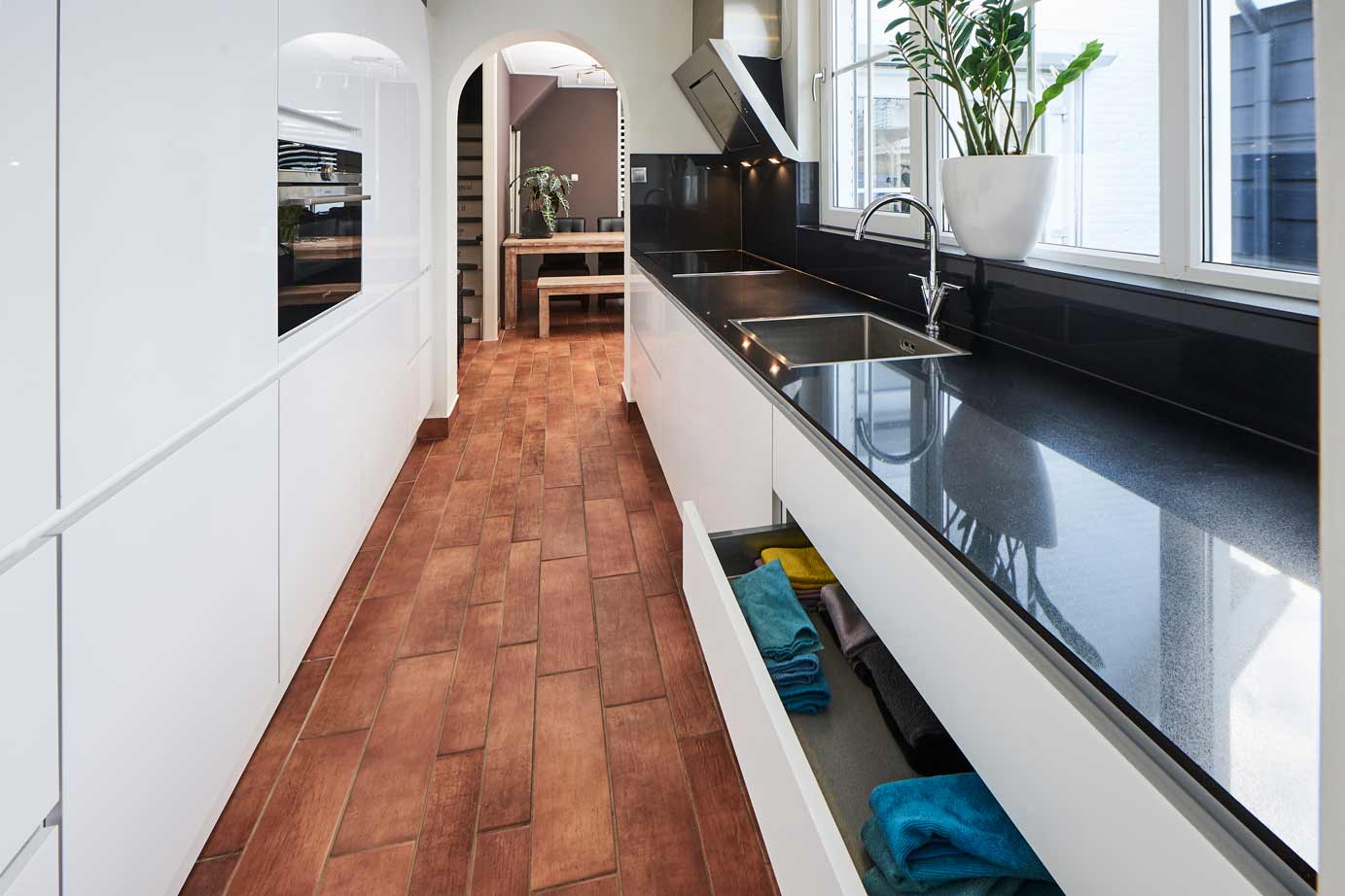 Parallelle keuken Zeeland in moderne stijl