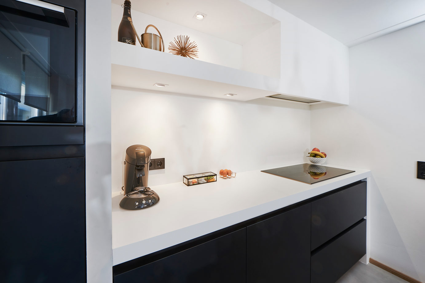 Greeploos keuken zwart en wit