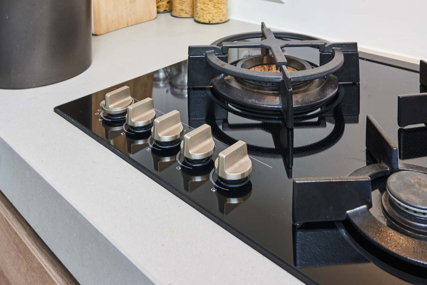 Houten hoekkeuken, wokbrander