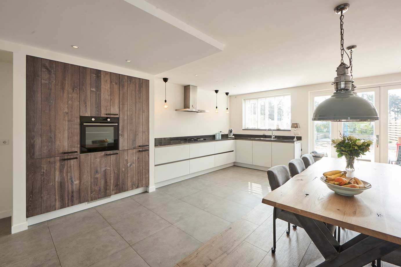 Moderne keuken met hout Zandvoort