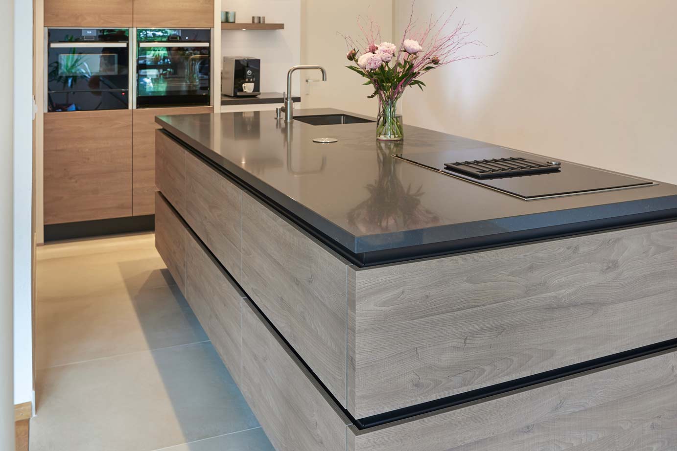  Grote eilandkeuken Roosendaal, brede lades