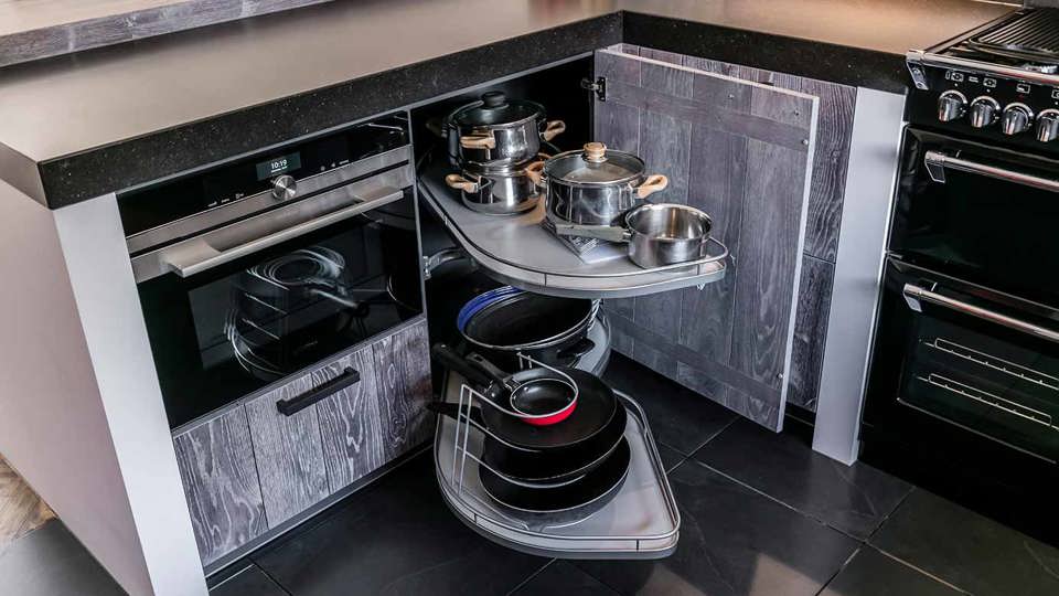 Opbergen in u keuken met een le mans carrouselkast