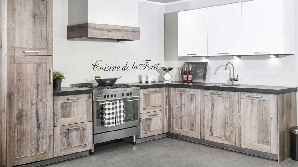 Steigerhouten keuken met landelijke uitstraling