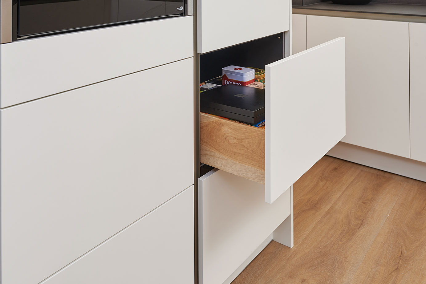 Moderne hoekkeuken Heerhugowaard, lade