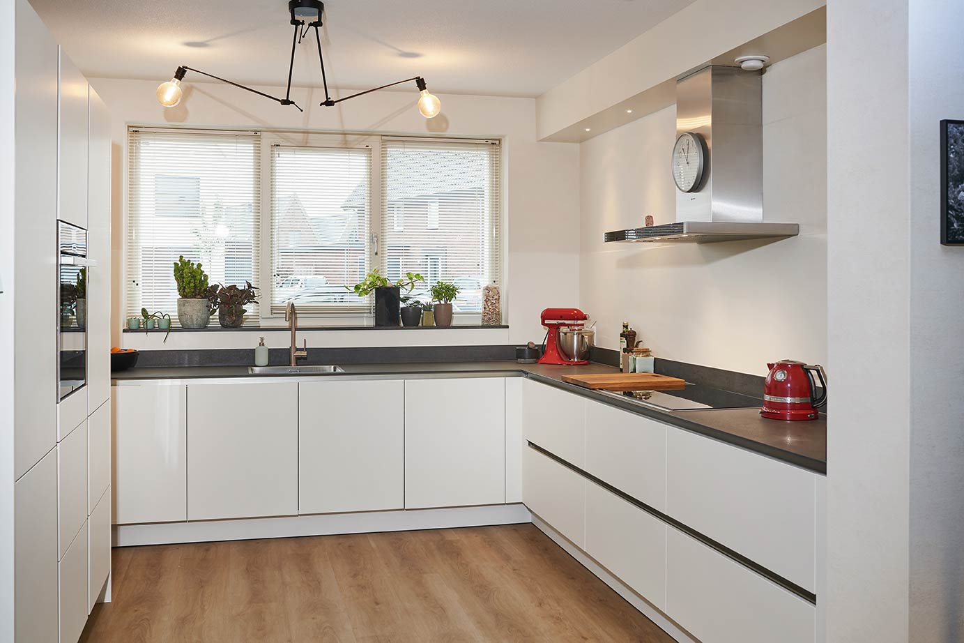 Moderne hoekkeuken Heerhugowaard