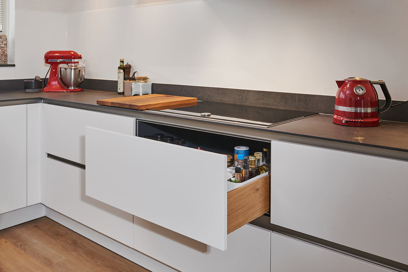 Moderne hoekkeuken Heerhugowaard, lade