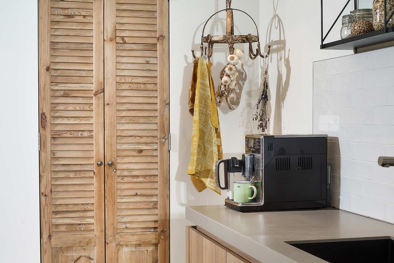 Houten moderne keuken Rotterdam, kastdeur louvre