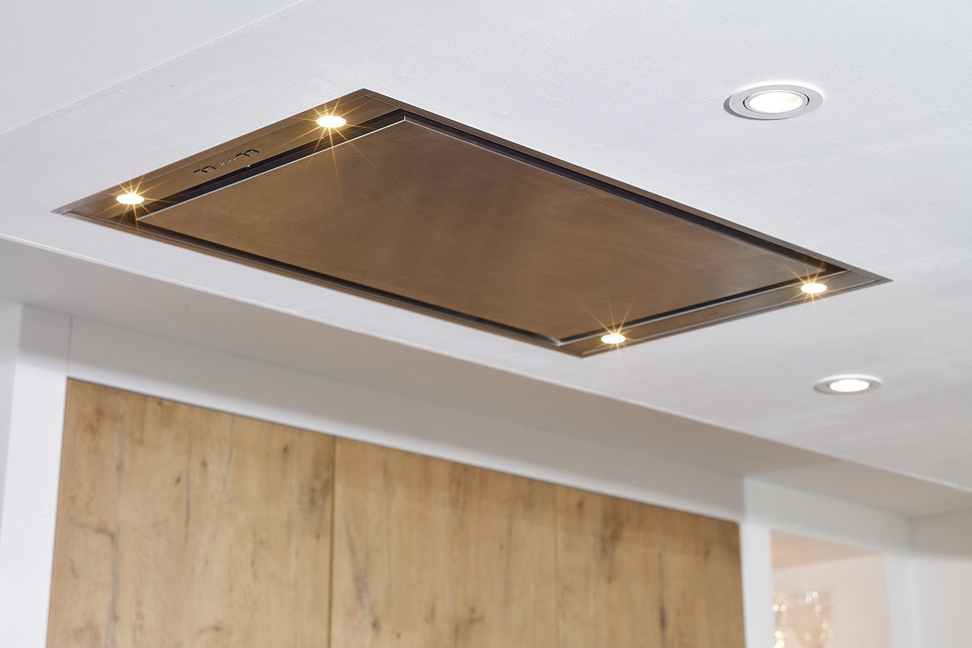 Landelijke keuken met eiland Hengelo, plafond afzuigkap