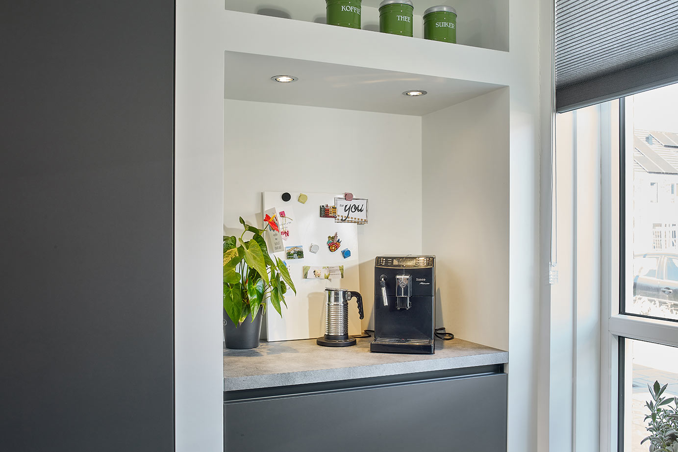 Zwarte greeploze keuken Haarlem, koffiecorner