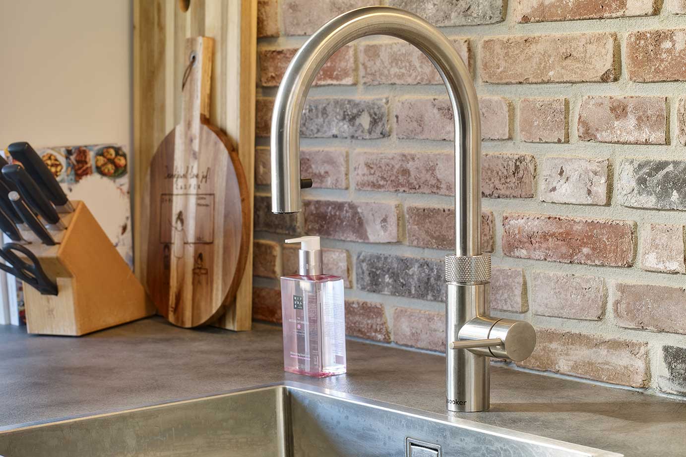 Zwarte greeploze keuken Haarlem, Quooker