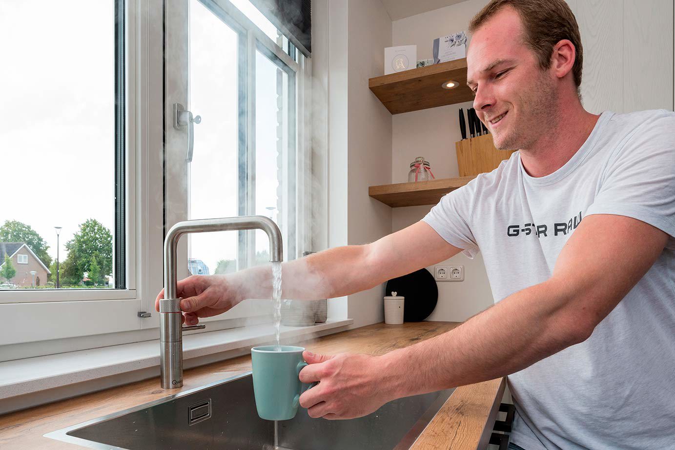 Witte hoekkeuken Zuid-Holland, Quooker en spoelbak