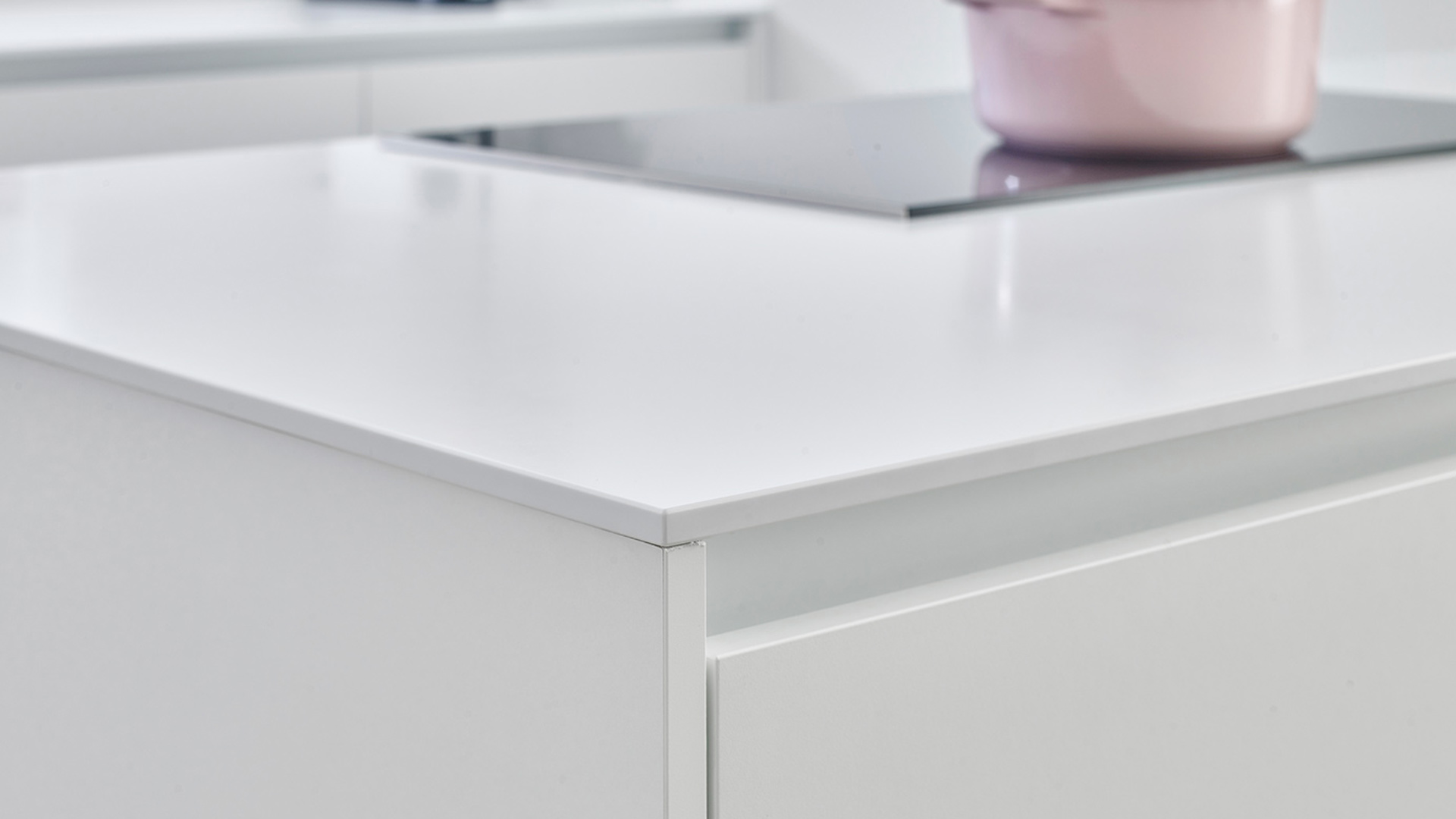 Wit werkblad moderne keuken