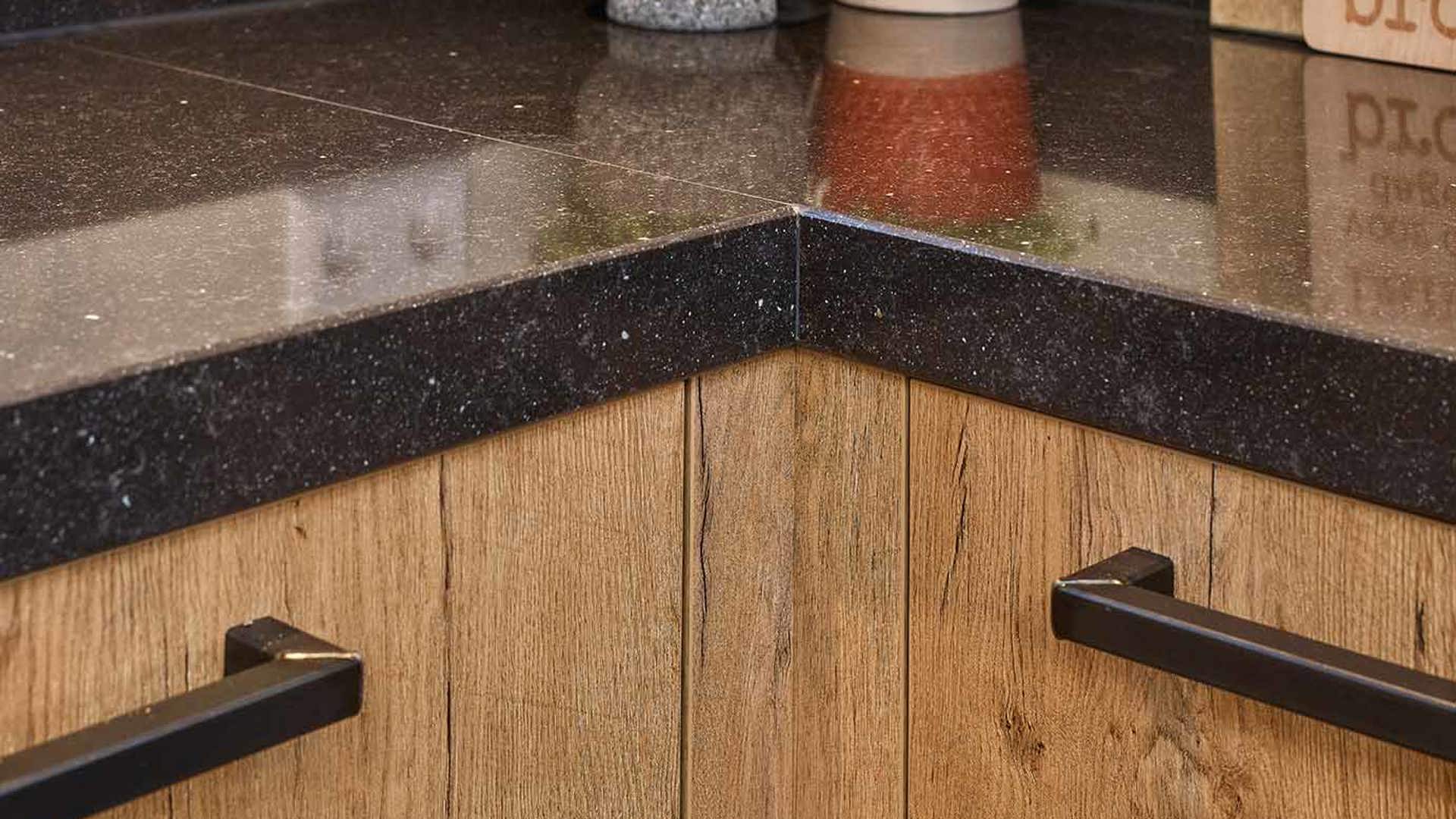 Houten u-keuken Urk, composiet werkblad