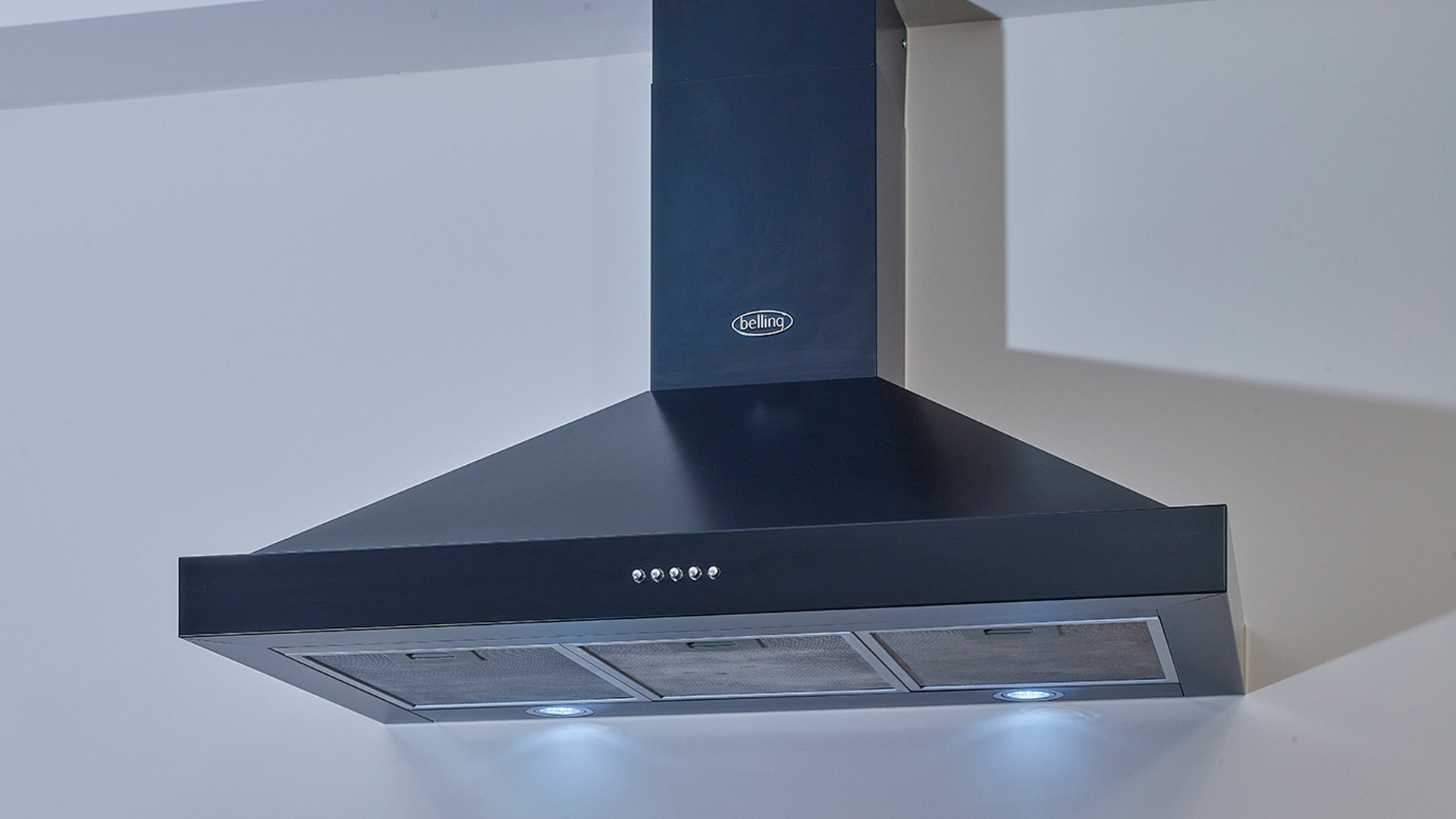 Houten u-keuken Urk, afzuigkap