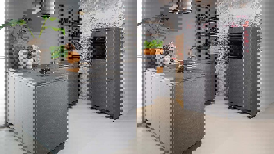 Moderne grijze hoekkeuken, leisteen