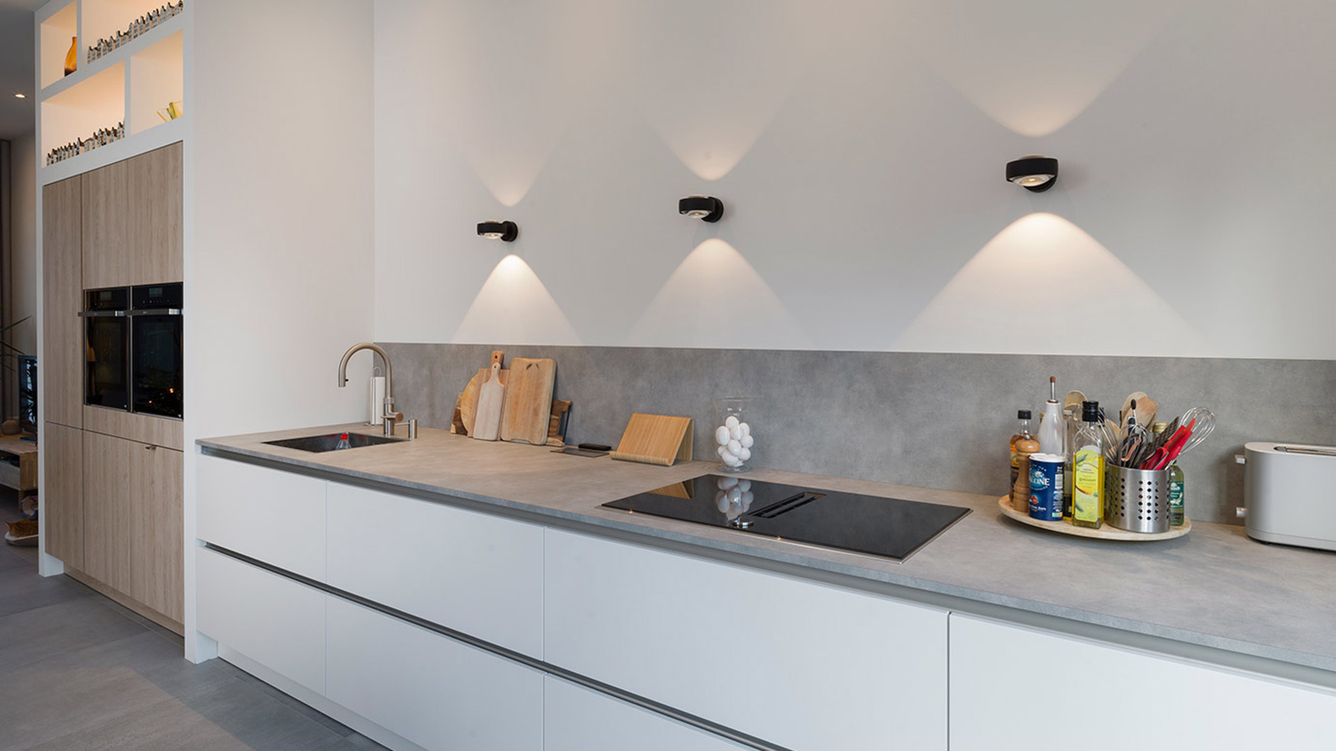 Rechte SieMatic keuken met kastenwand
