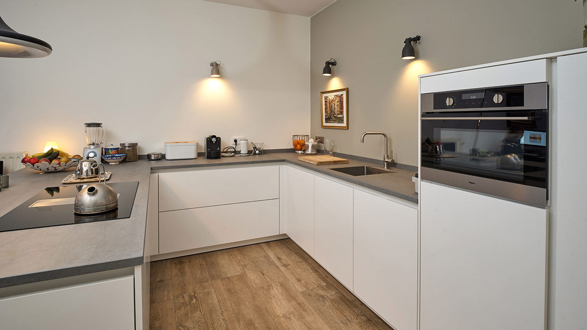 Witte SieMatic keuken Amsterdam, greeploos