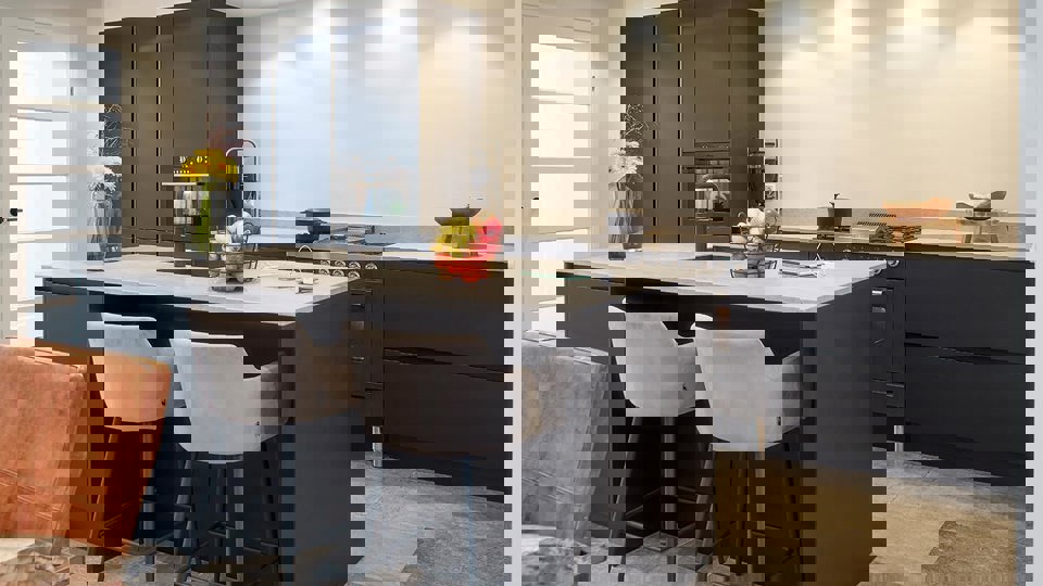 Zwarte keuken met eiland Urk