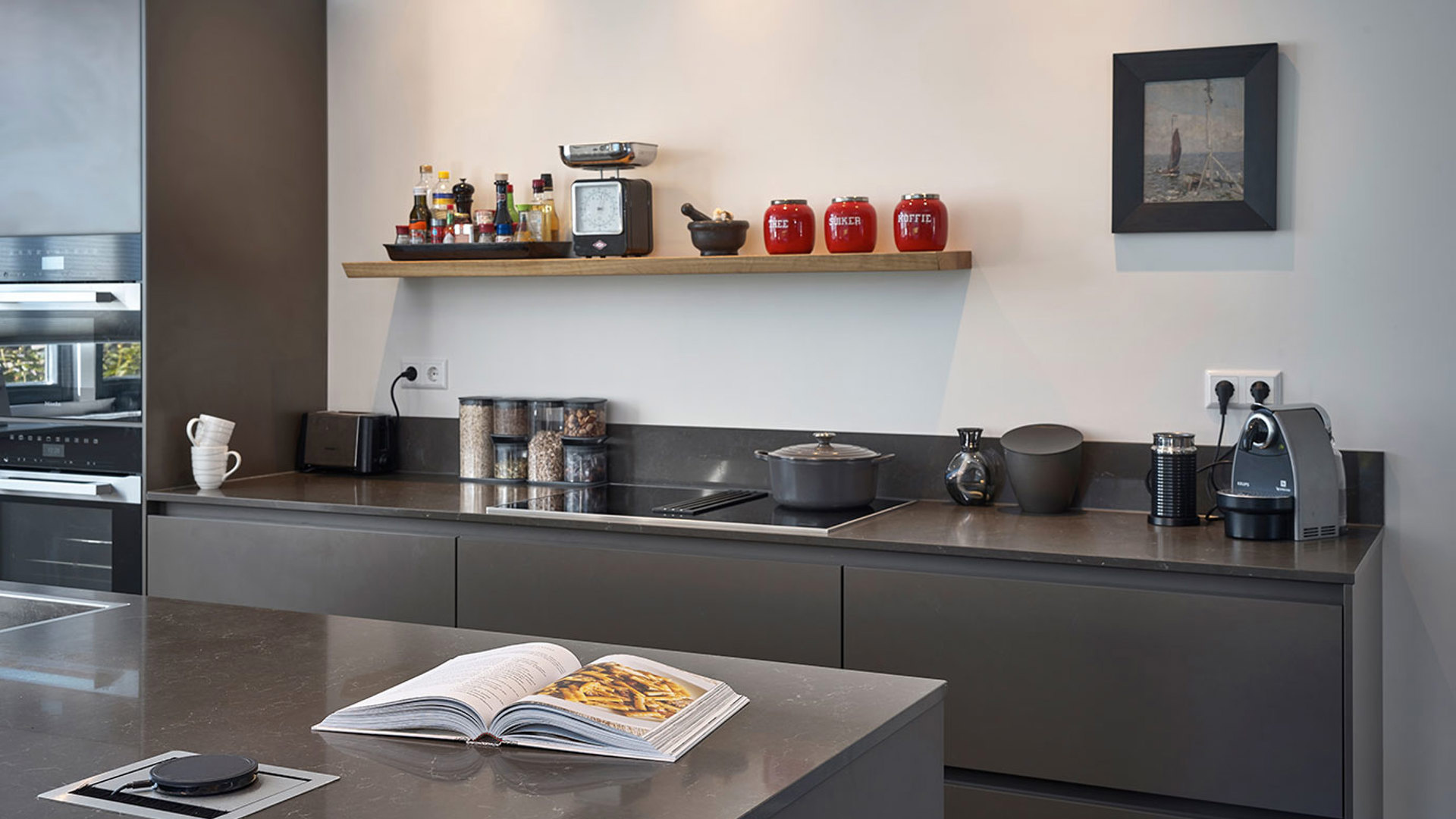 Siematic keuken met eiland Heiloo, zonder bovenkasten