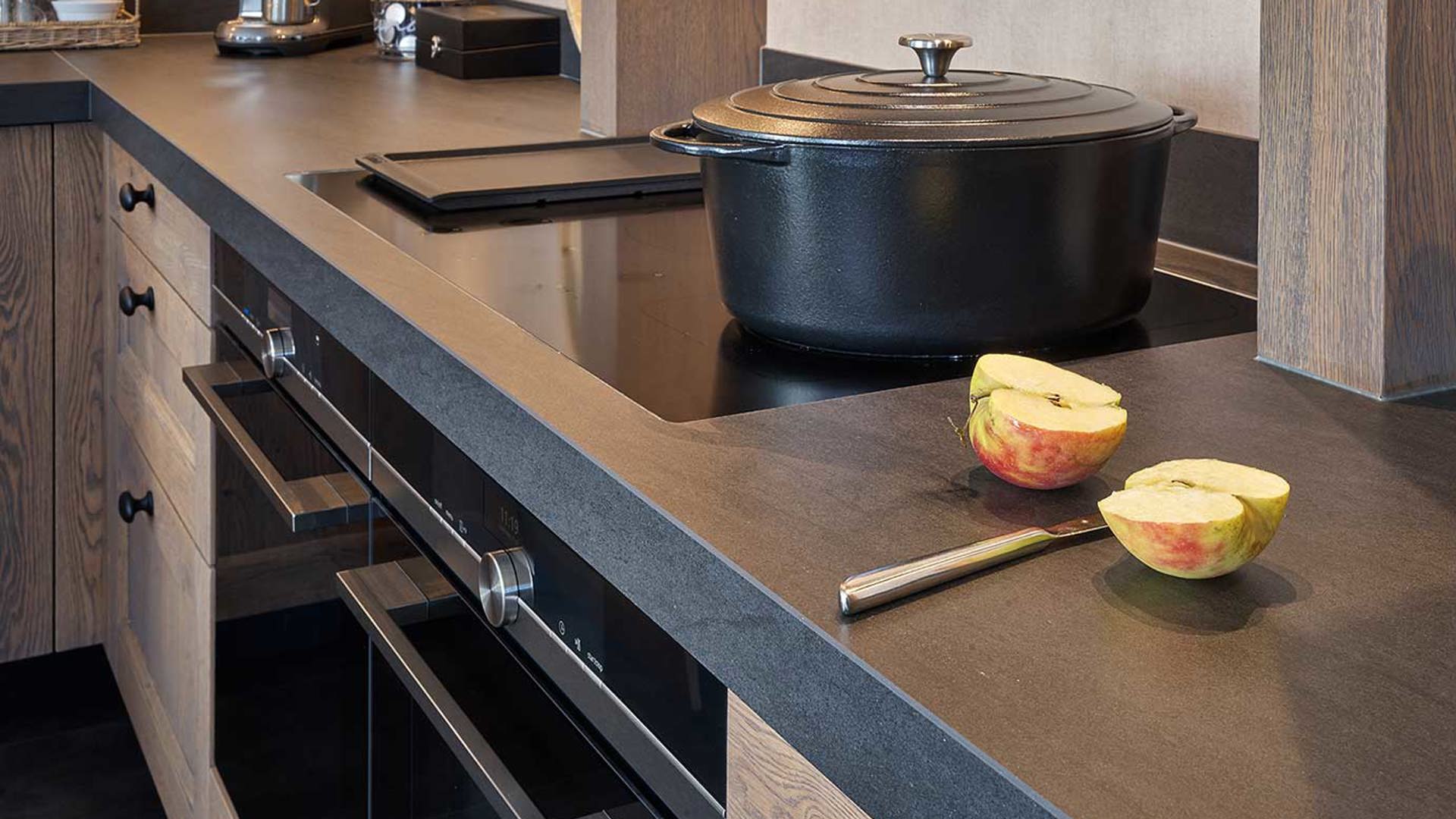 Houten hoekkeuken Rotterdam, keramiek werkblad