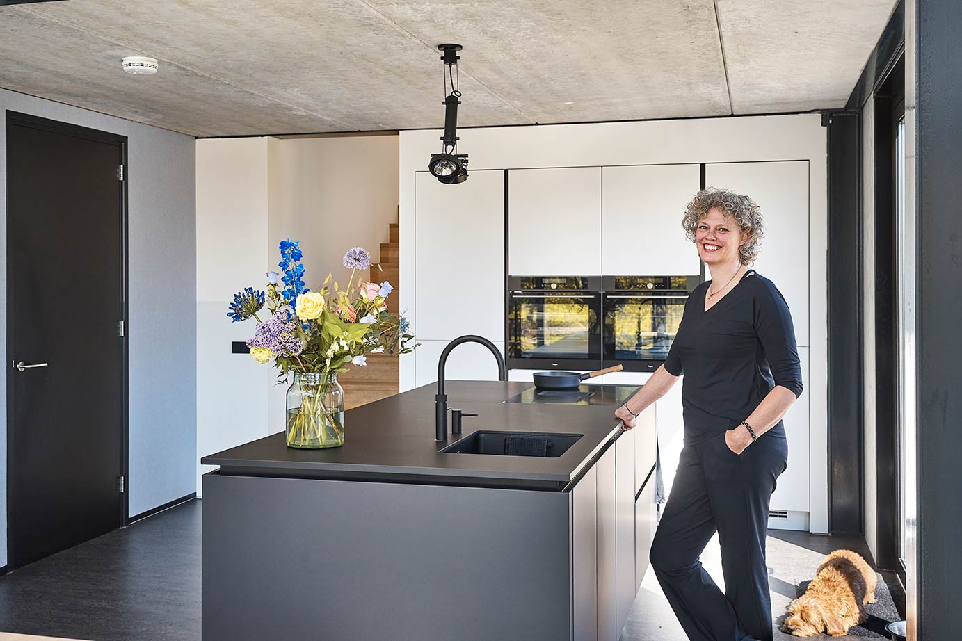 Moderne keuken met eiland Amersfoort, zwart en wit