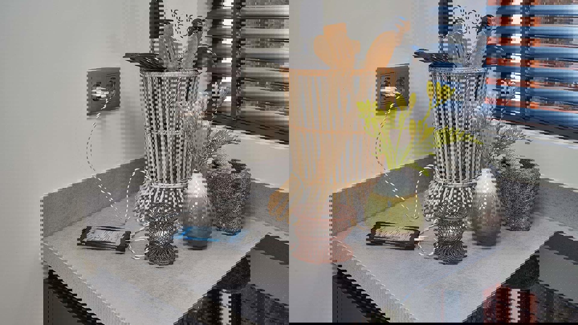 Zwarte moderne keuken Haarlem, accessoires werkblad