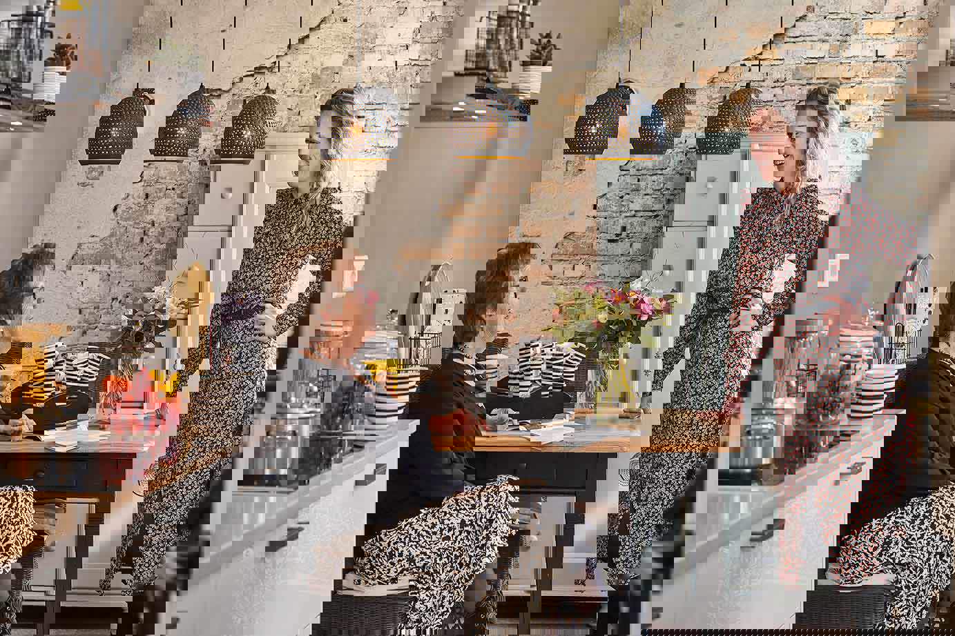 Grijze rechte keuken Katwijk, industrieel