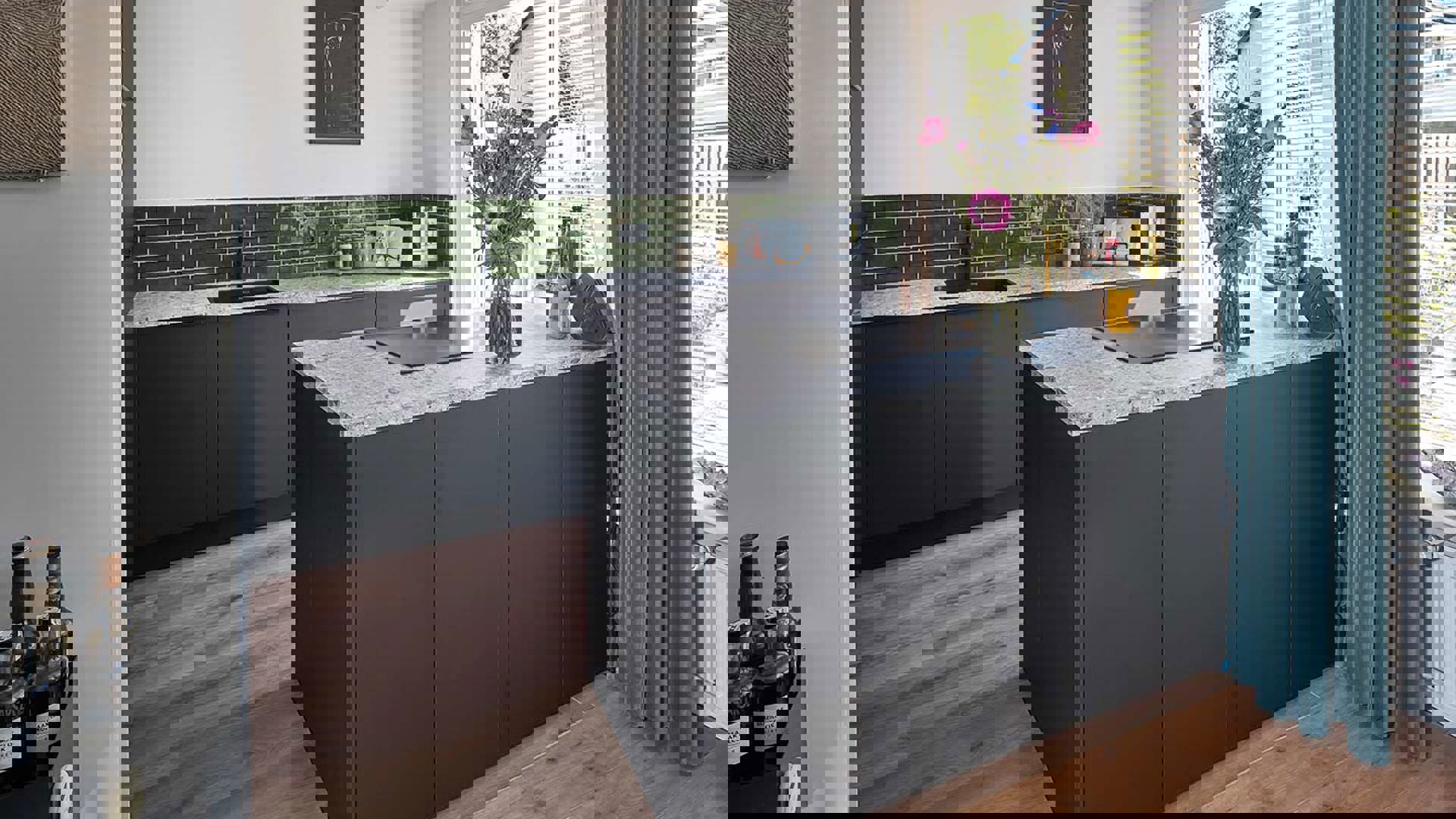 Moderne zwarte keuken Zeist, eiland