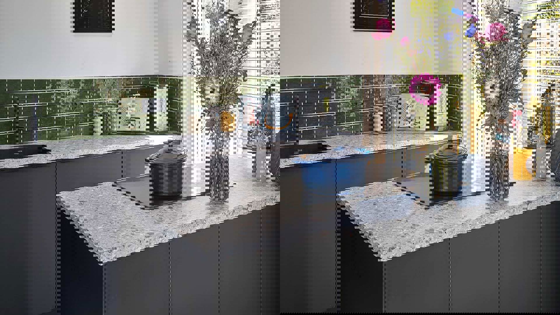 Moderne zwarte keuken Zeist, inductiekookplaat