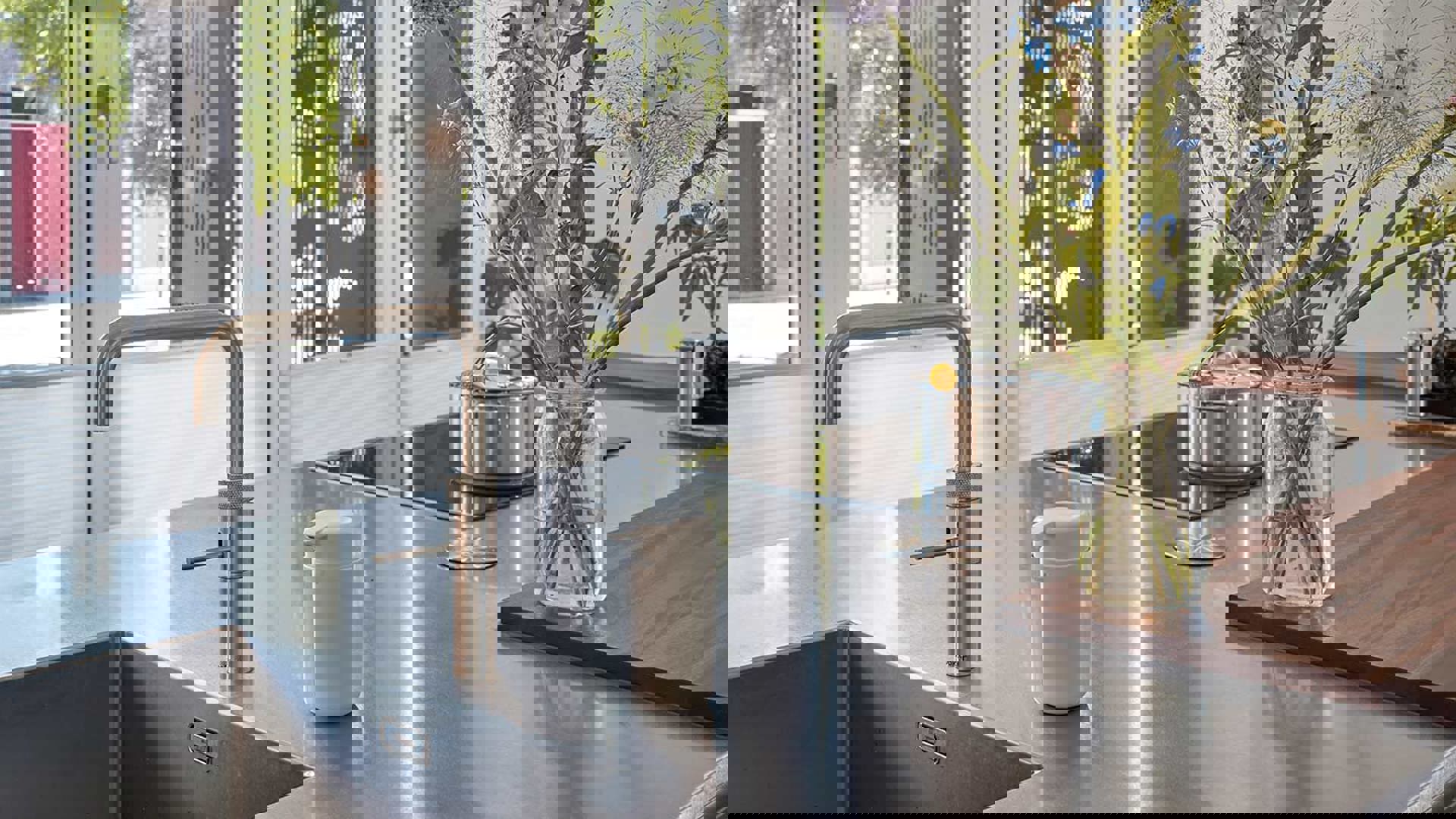 Moderne witte keuken Utrecht, rvs werkblad