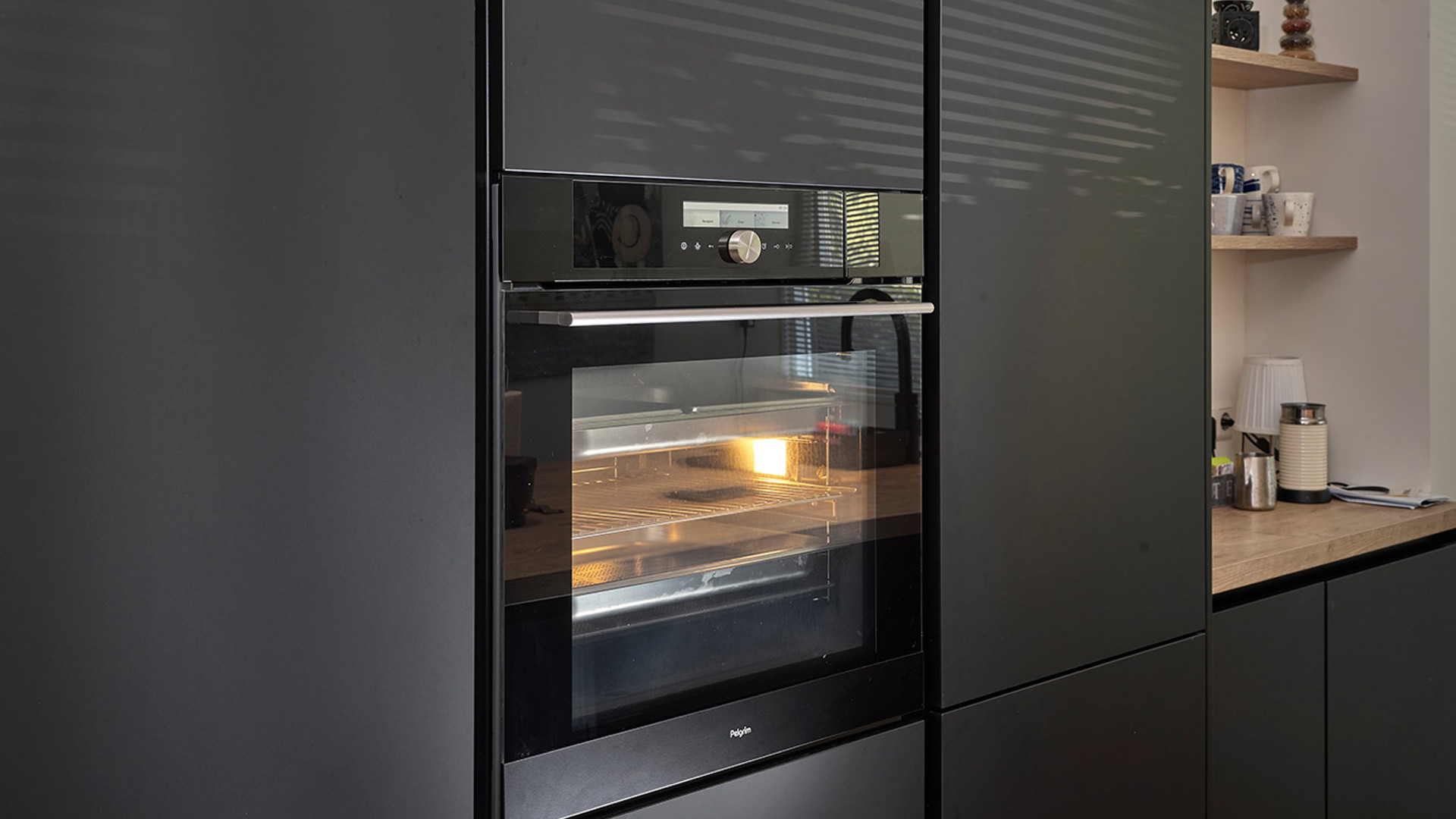 Zwarte keuken met eiland Den Haag, oven