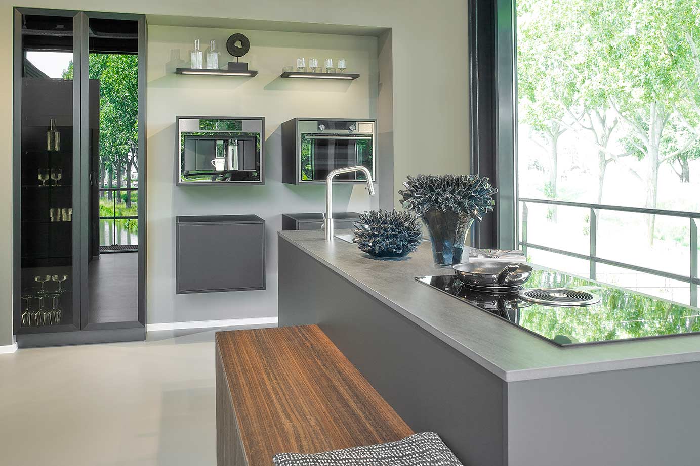 Grijze design keuken