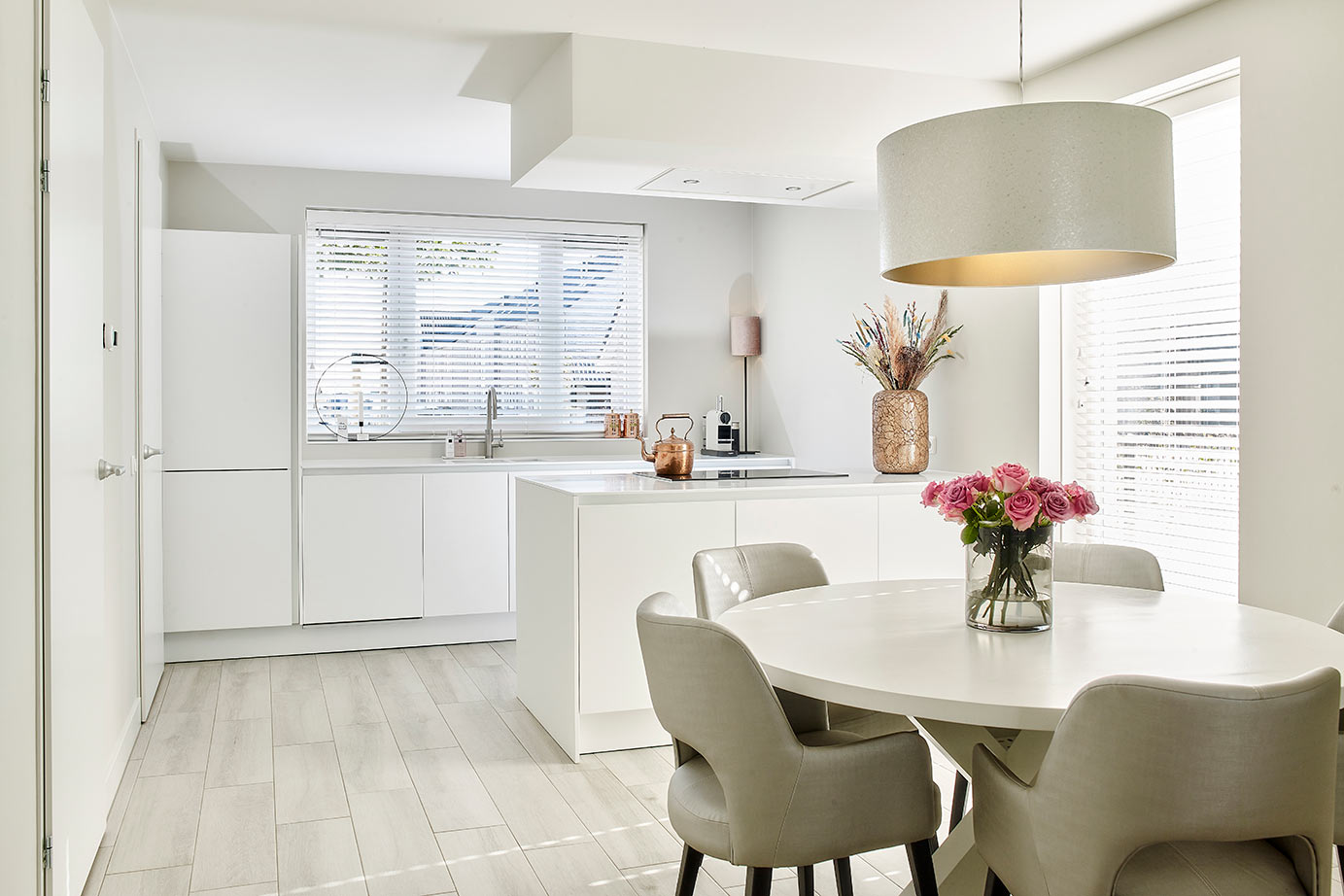 Witte schiereiland keuken