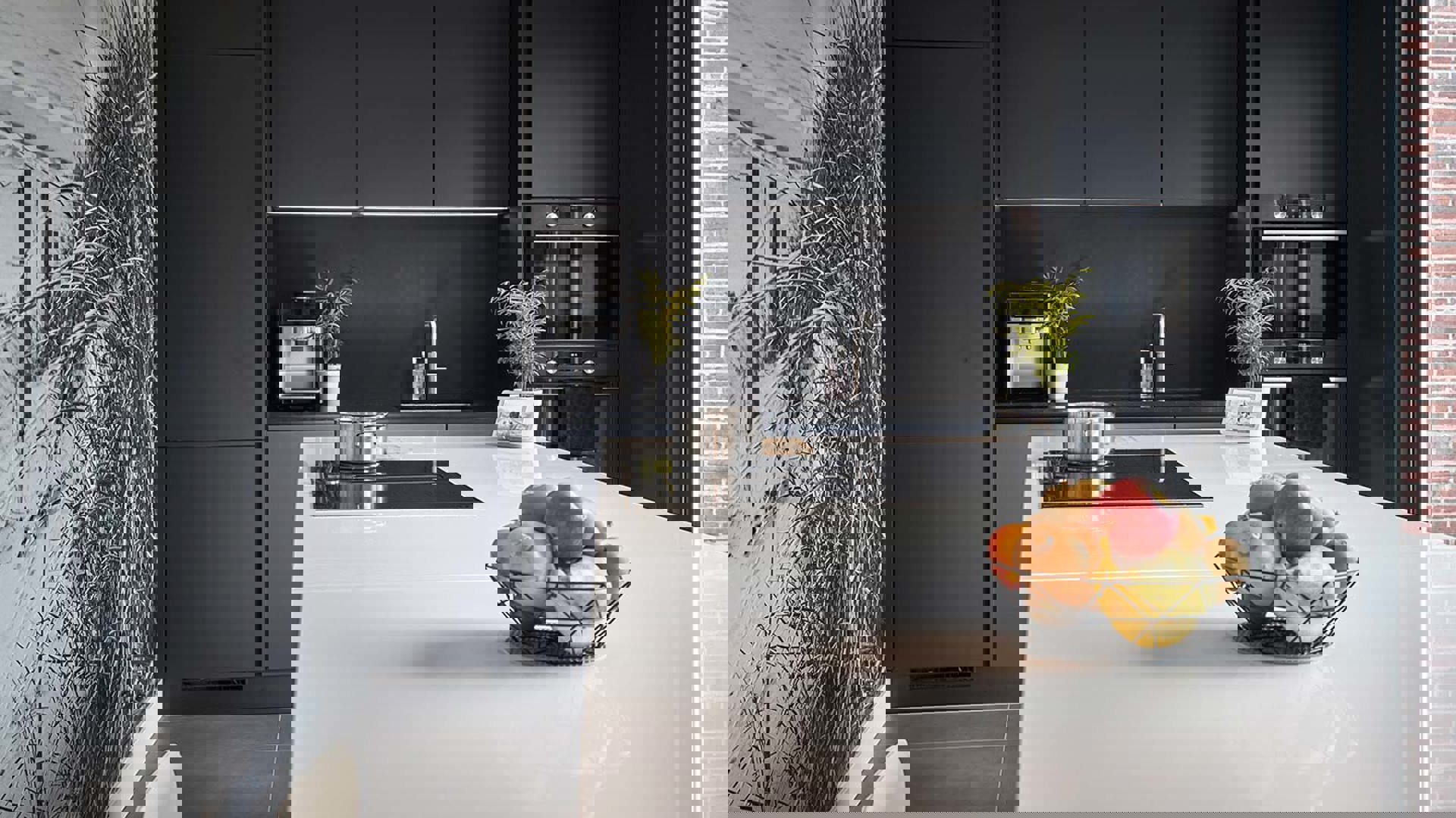 Moderne keuken met eiland Katwijk, matzwarte kastenwand