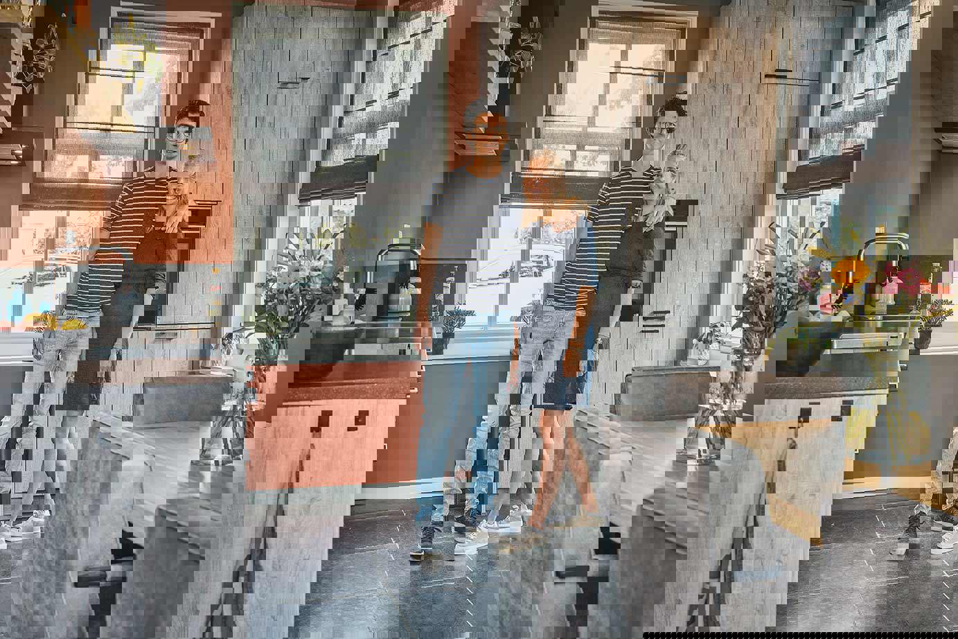 Houten keuken met kastenwand Zeeland