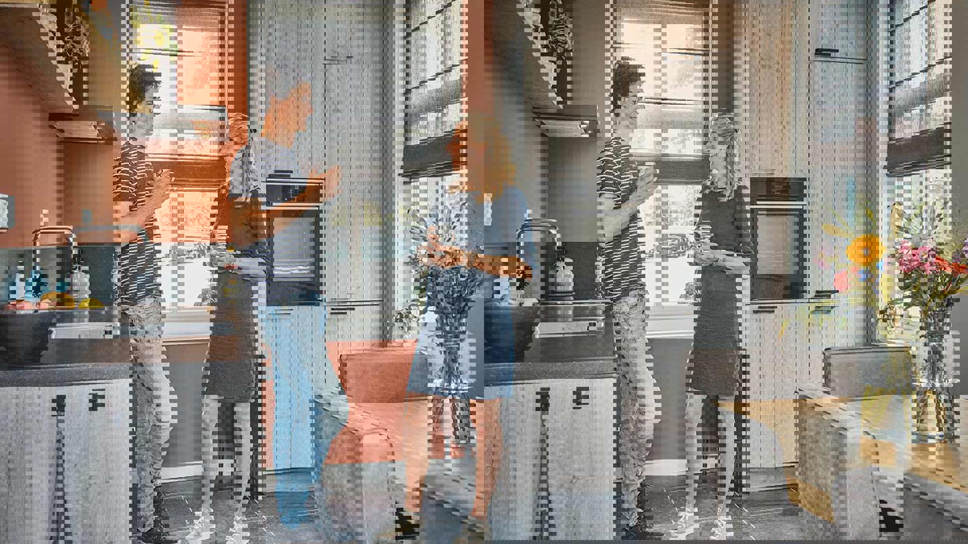 Houten keuken met kastenwand Zeeland