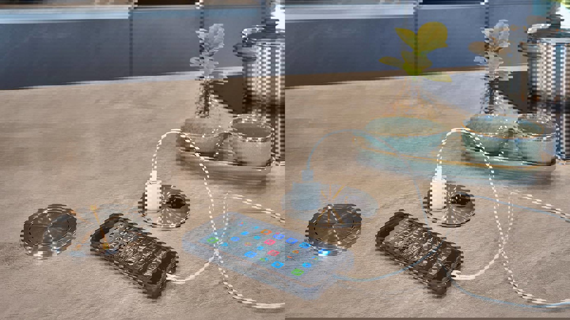 Moderne groene keuken Ermelo, stopcontact in werkblad