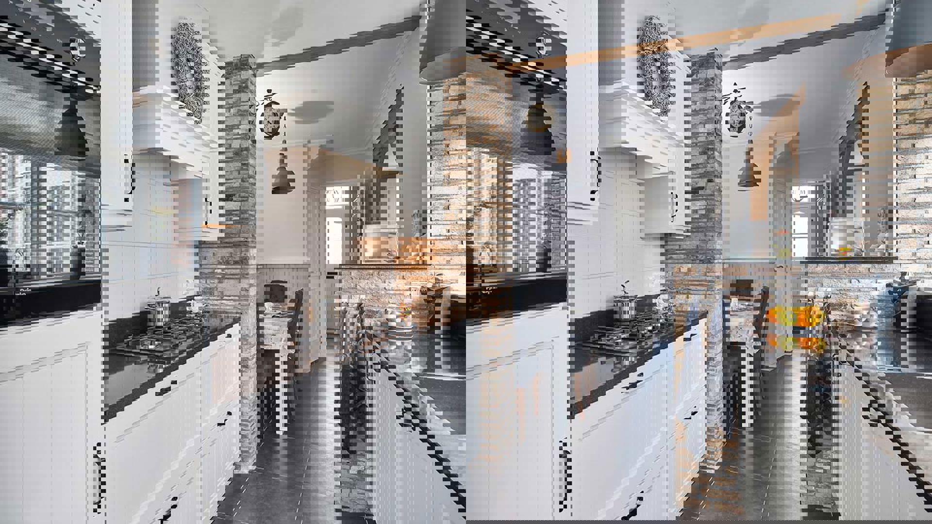 Parallelle landelijke keuken Goes, wit