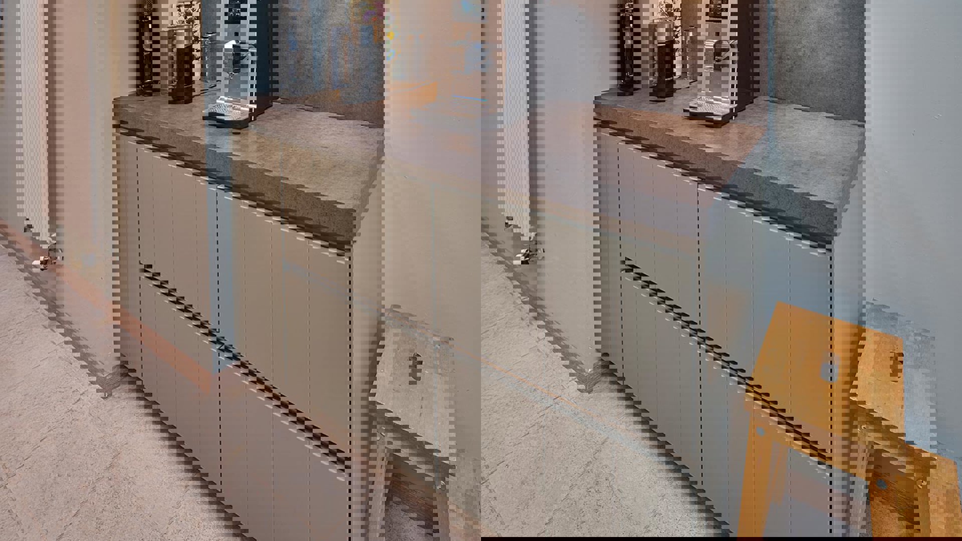 Houten greeploze keuken Middelburg met olijfgroene koffiehoek